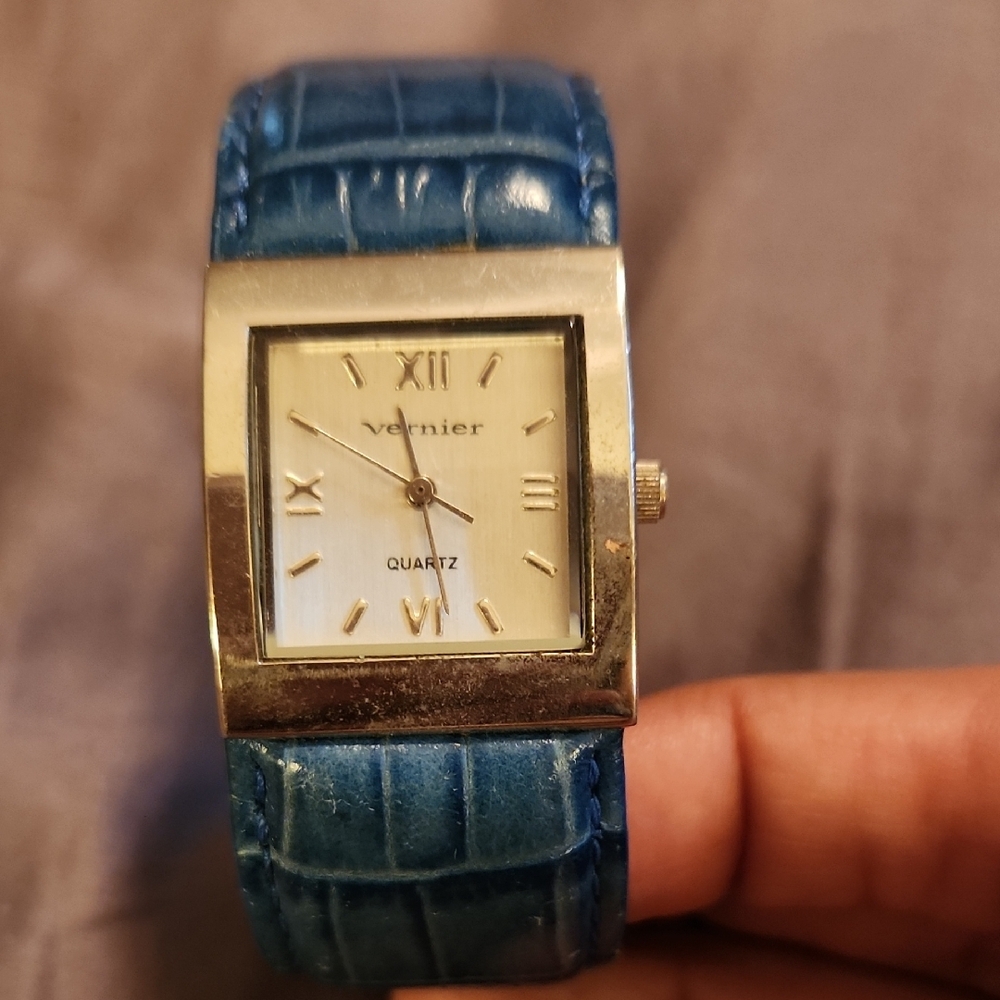 Vernier Women's Blue Leather Strap Watch - Picture 2 of 5